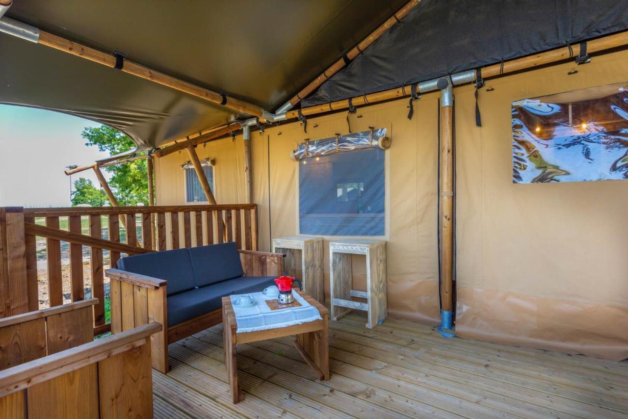 Agriturismo Tenuta Regina - Glamping Luxury Lodges And Apartments パラッツォーロ・デッロ・ステッラ エクステリア 写真