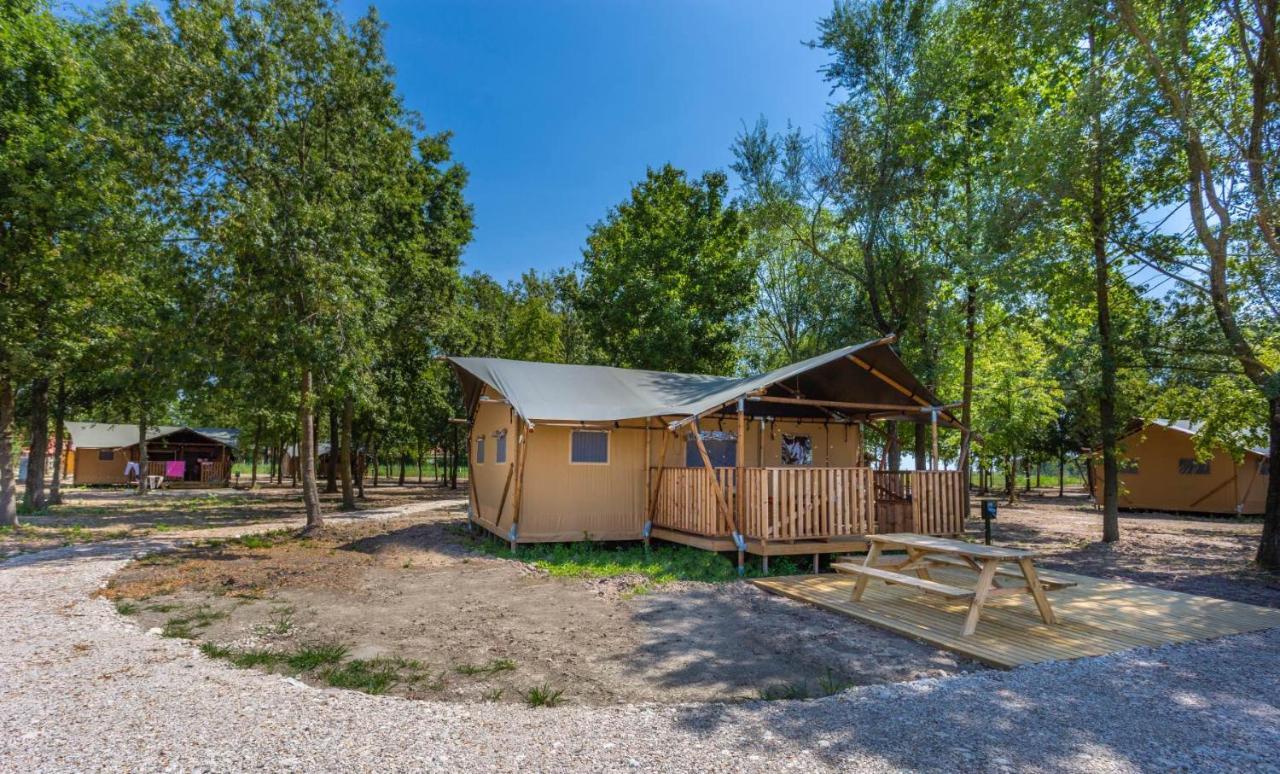Agriturismo Tenuta Regina - Glamping Luxury Lodges And Apartments パラッツォーロ・デッロ・ステッラ エクステリア 写真