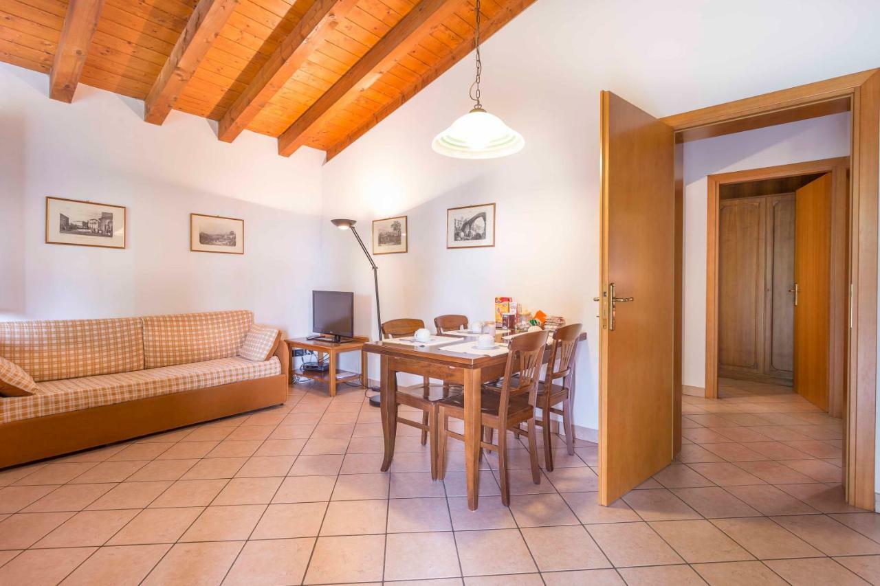 Agriturismo Tenuta Regina - Glamping Luxury Lodges And Apartments パラッツォーロ・デッロ・ステッラ エクステリア 写真