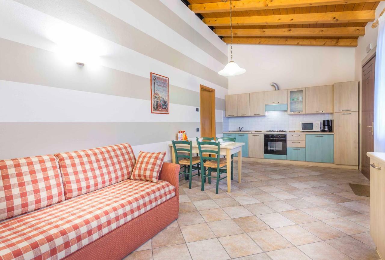 Agriturismo Tenuta Regina - Glamping Luxury Lodges And Apartments パラッツォーロ・デッロ・ステッラ エクステリア 写真