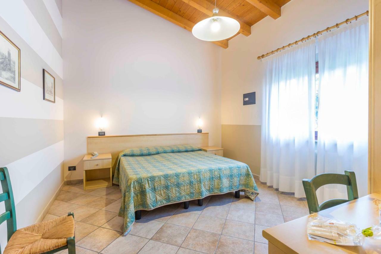 Agriturismo Tenuta Regina - Glamping Luxury Lodges And Apartments パラッツォーロ・デッロ・ステッラ エクステリア 写真