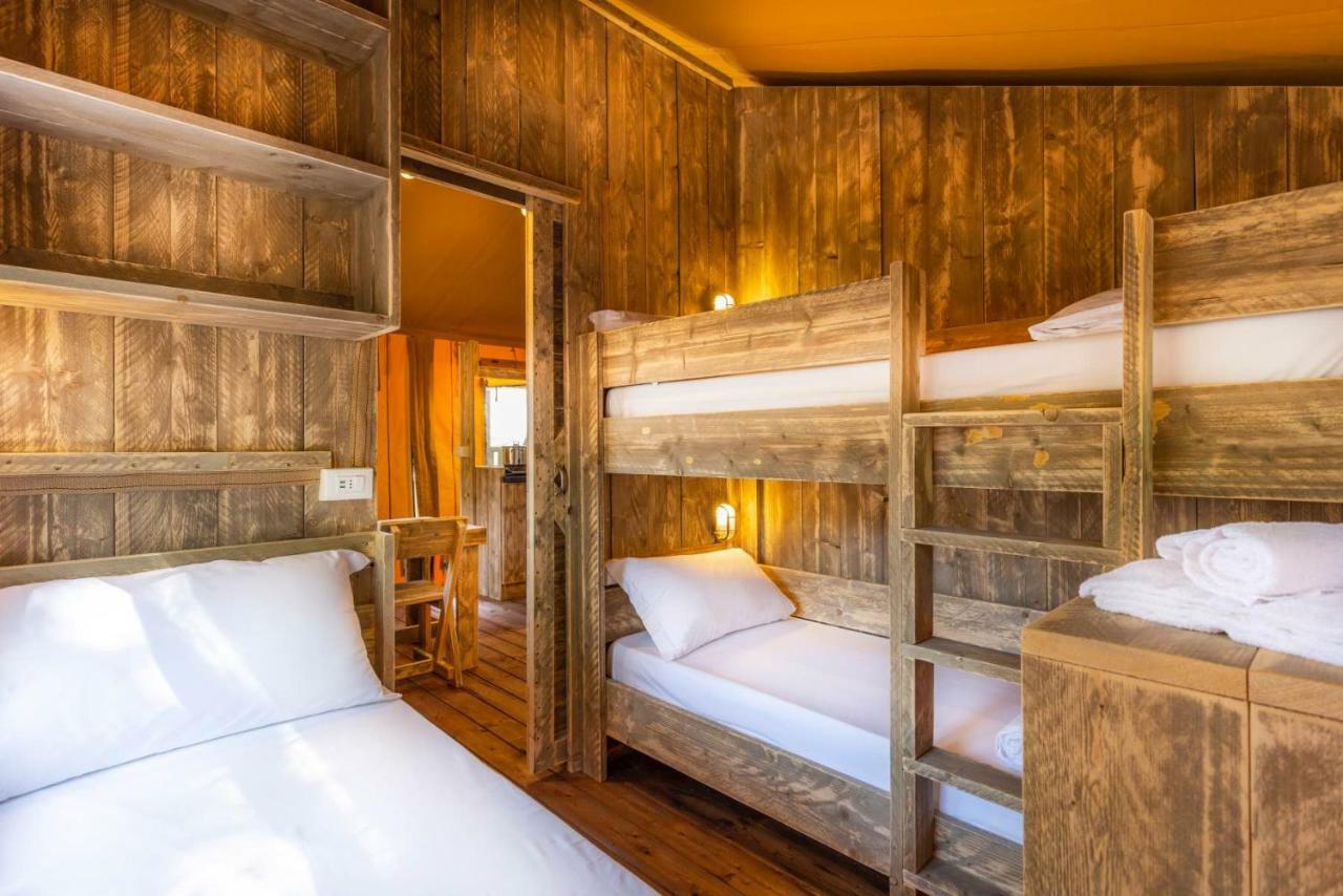 Agriturismo Tenuta Regina - Glamping Luxury Lodges And Apartments パラッツォーロ・デッロ・ステッラ エクステリア 写真