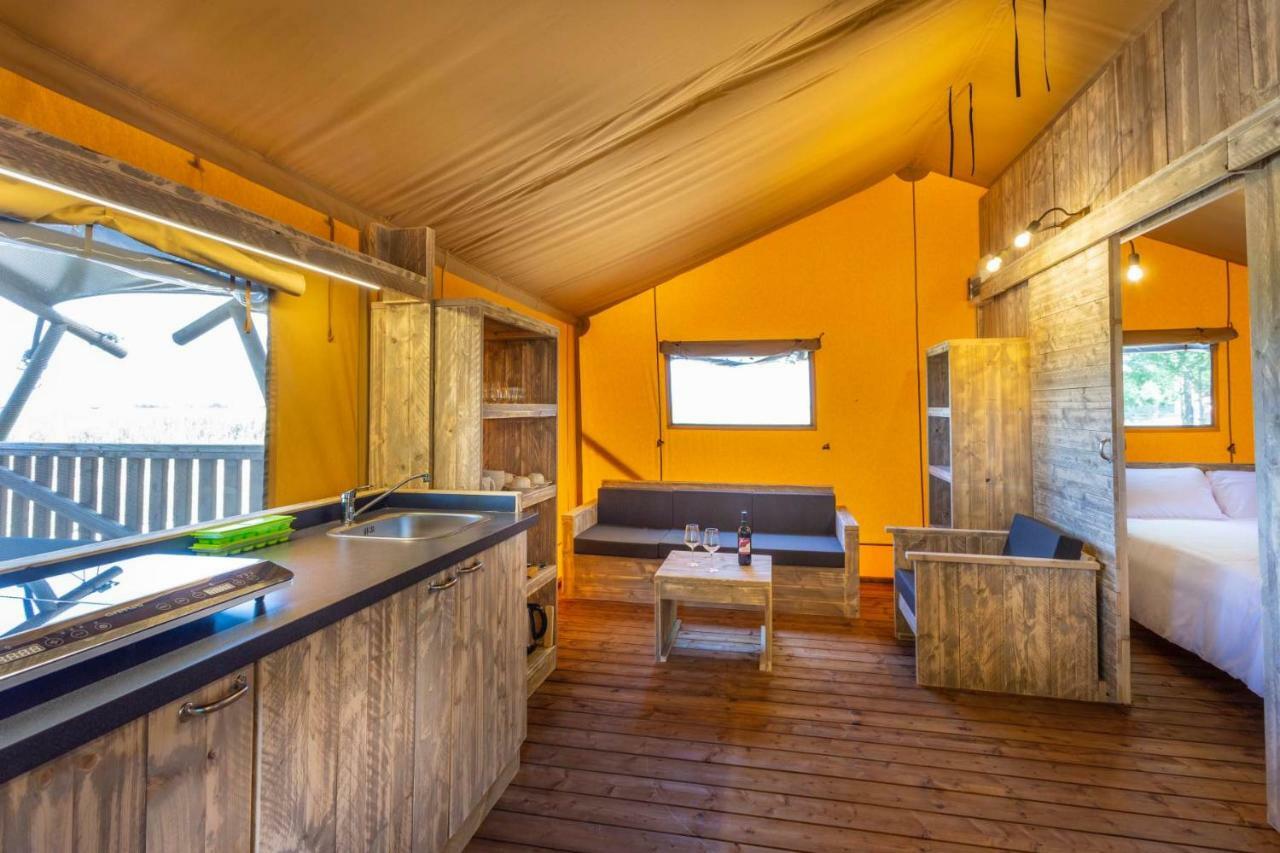 Agriturismo Tenuta Regina - Glamping Luxury Lodges And Apartments パラッツォーロ・デッロ・ステッラ エクステリア 写真