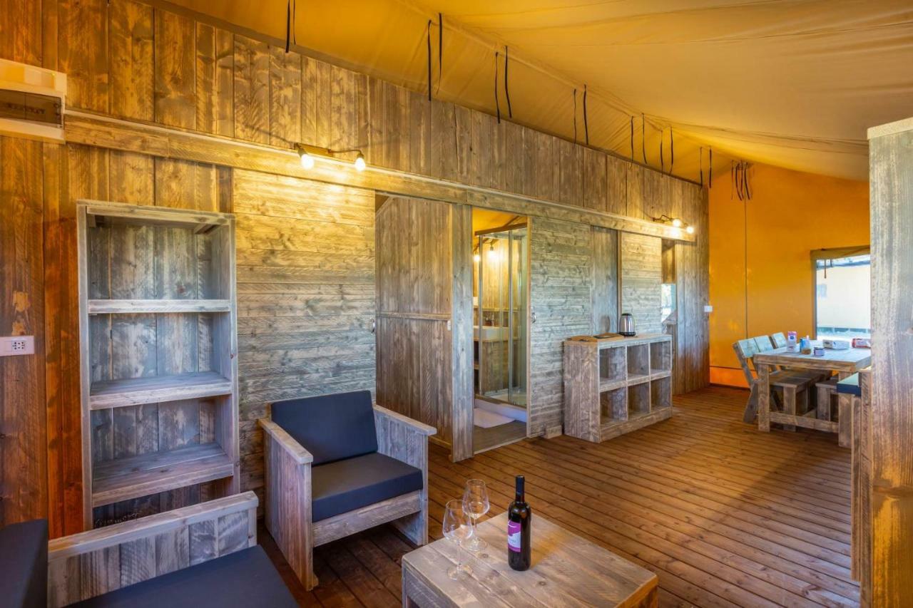 Agriturismo Tenuta Regina - Glamping Luxury Lodges And Apartments パラッツォーロ・デッロ・ステッラ エクステリア 写真