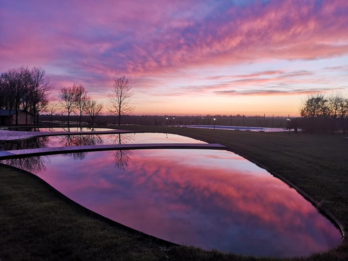 Agriturismo Tenuta Regina - Glamping Luxury Lodges And Apartments パラッツォーロ・デッロ・ステッラ エクステリア 写真